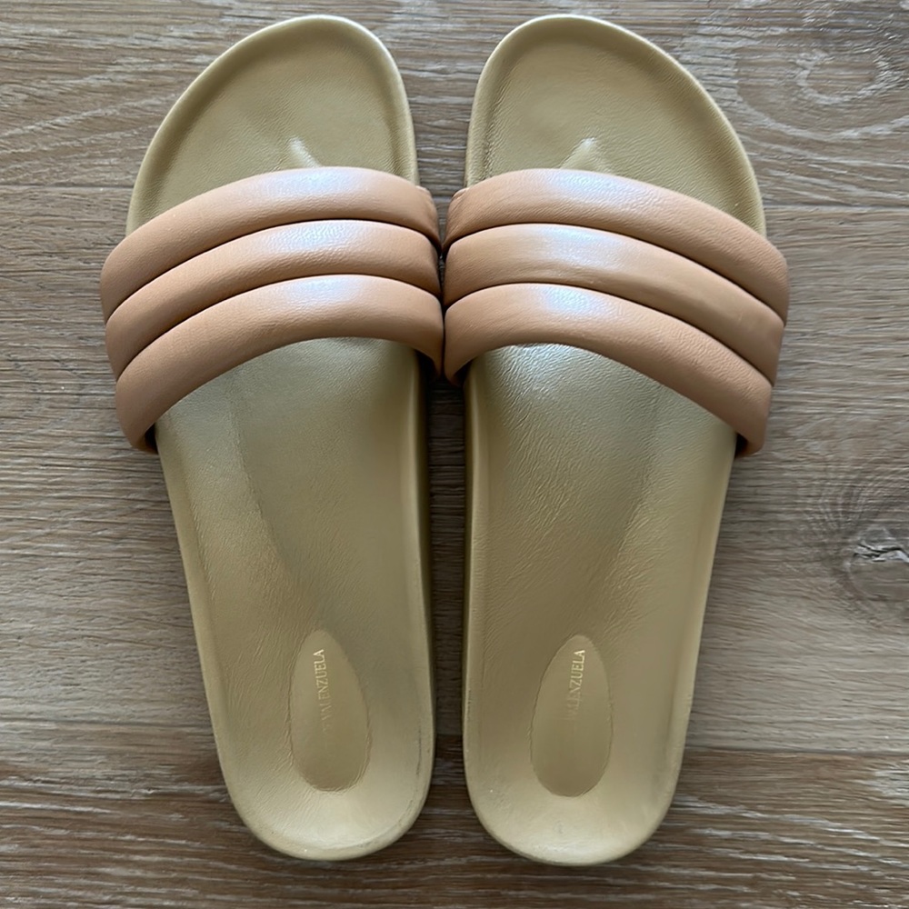 Beatrice Valenzuela Sandalia sandal/slide. Sand color size 9